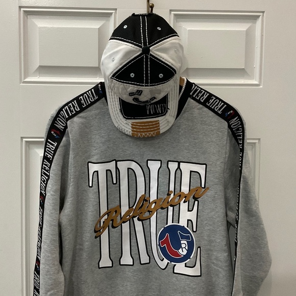 True religion Sweatshirt With Distressed Cap. - Picture 1 of 13